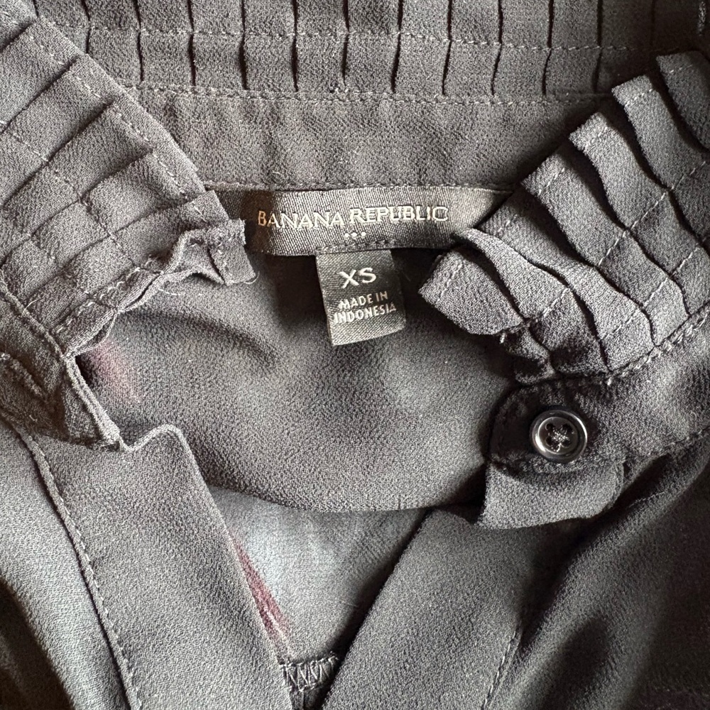Banana Republic Black Pleated Collar Button-Up Blouse - Picture 4 of 7